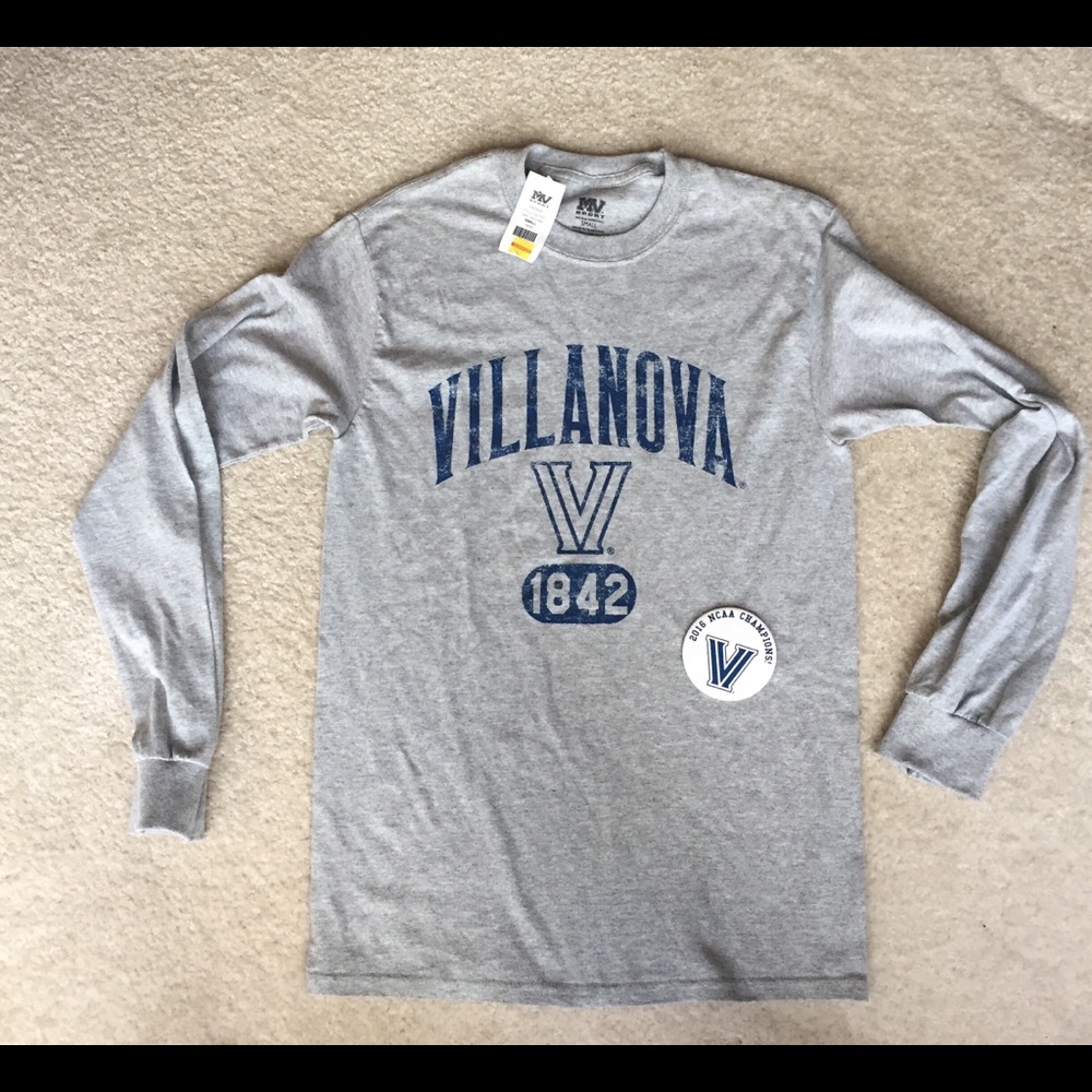 Villanova Women’s new w/tag Small Tee shirt & Pin